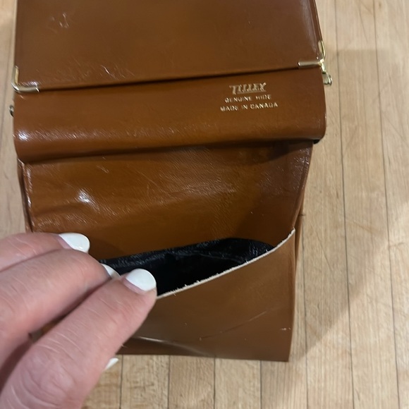 Vintage Tilley Cognac Brown Full Grain Leather Wallet Bifold Kiss Clasp - Picture 6 of 8